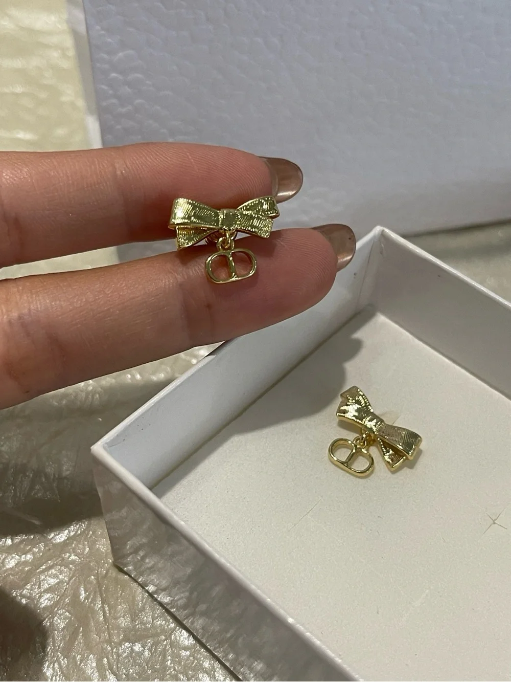 N/A elegant gold